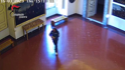 La piastrella rubata alla Reggia di Caserta