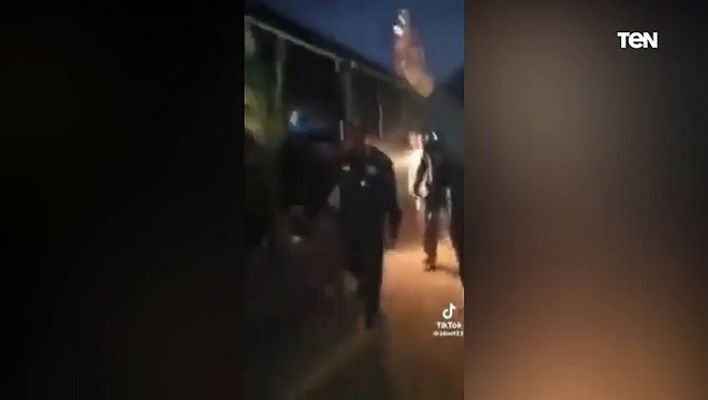 لقطات متداولة لرئيس مجلس السيادة السوداني وهو يتفقد قوات الجيش بالخرطوم