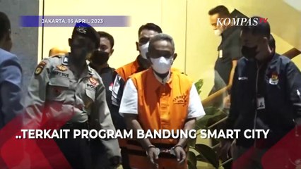 Jadi Tersangka Korupsi, Walkot Bandung Yana Mulyana Kenakan Rompi Oranye KPK
