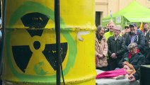 'Tiranossauro derrotado' em Berlim celebra o fim da 'jurássica' era nuclear da Alemanha