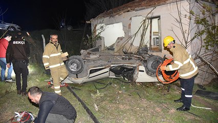 Otomobil yol kenarındaki eve çarptı: 1 ölü