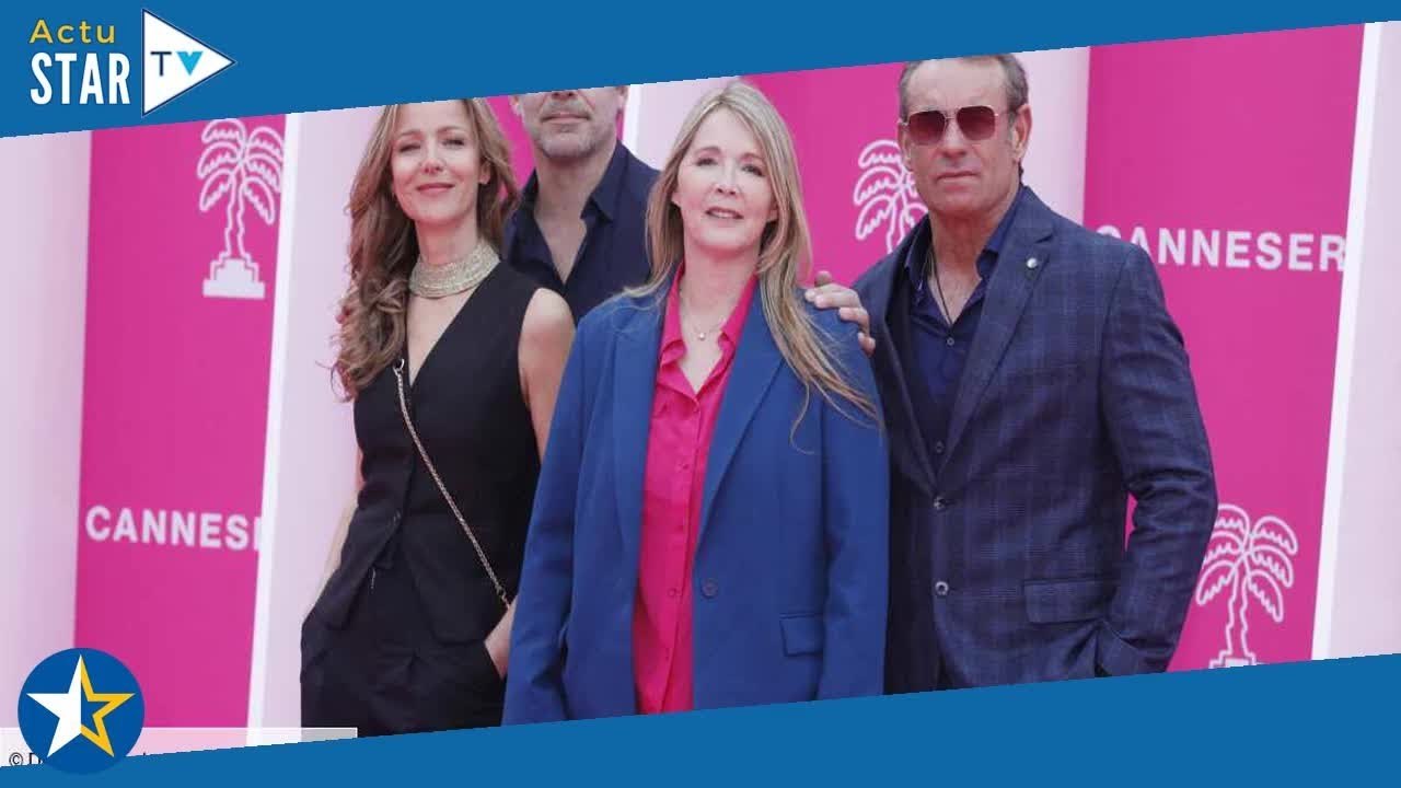 Hélène Rollès rayonnante : soirée complice avec les acteurs des Mystères de l’amour