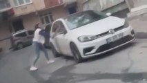 İstanbul'da tartıştığı kadının otomobiline sopa ile saldırdı