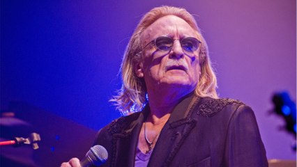 GALA VIDEO - Mort de Christophe : pourquoi le chanteur n’enlevait jamais ses lunettes ?