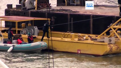 Artista húngaro caminha 300 metros sobre o rio Danúbio na corda bamba