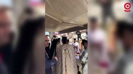 Enkazın arasında Paskalya Bayramı: Patrik Yuhanna yıkılan kilisede ayin yönetti