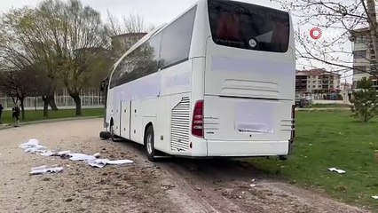 Yoldan çıkan yolcu otobüsündeki 17 kişi yaralandı