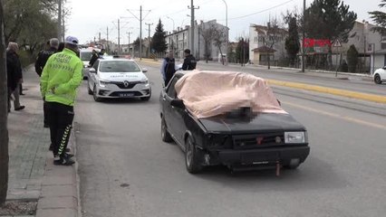 YOLUN KARŞISINA GEÇMEK İSTERKEN OTOMOBİL ÇARPTI