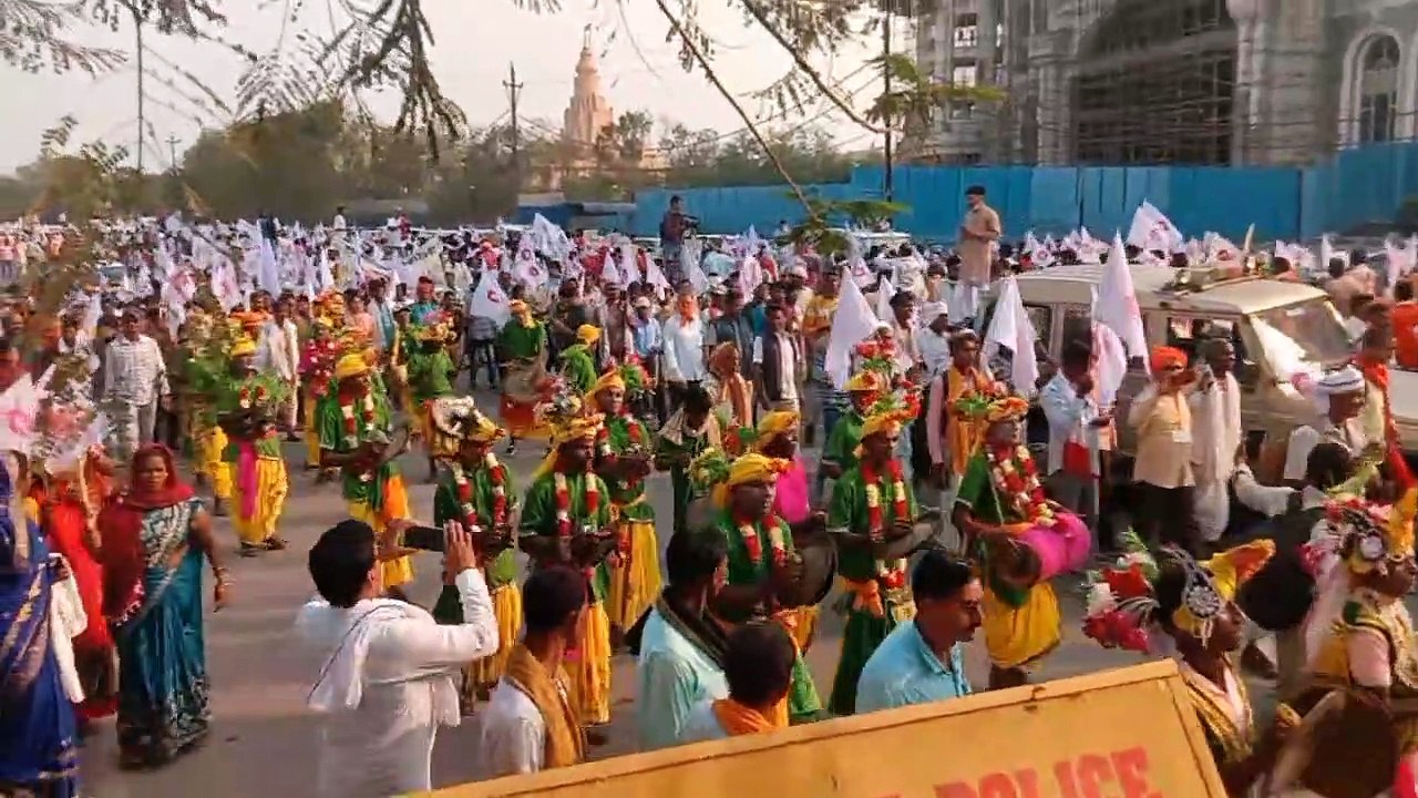 डिलिस्टिंग को लेकर आदिवासी समाज का विशाल प्रदर्शन