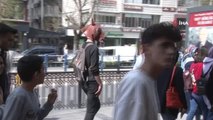 Kayseri'de ilginç olay: İşlek caddede at kafası maskesiyle dolaştı