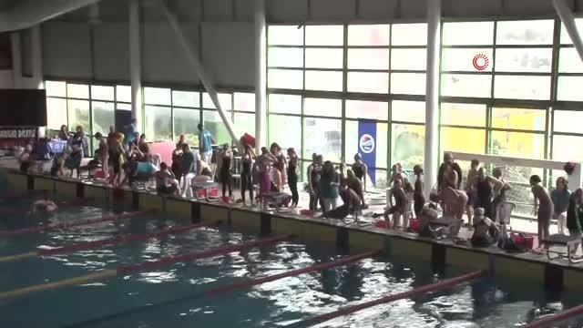 Paletli Yüzme Büyükler ve Gençler Türkiye Şampiyonası İstanbul'da yapıldı