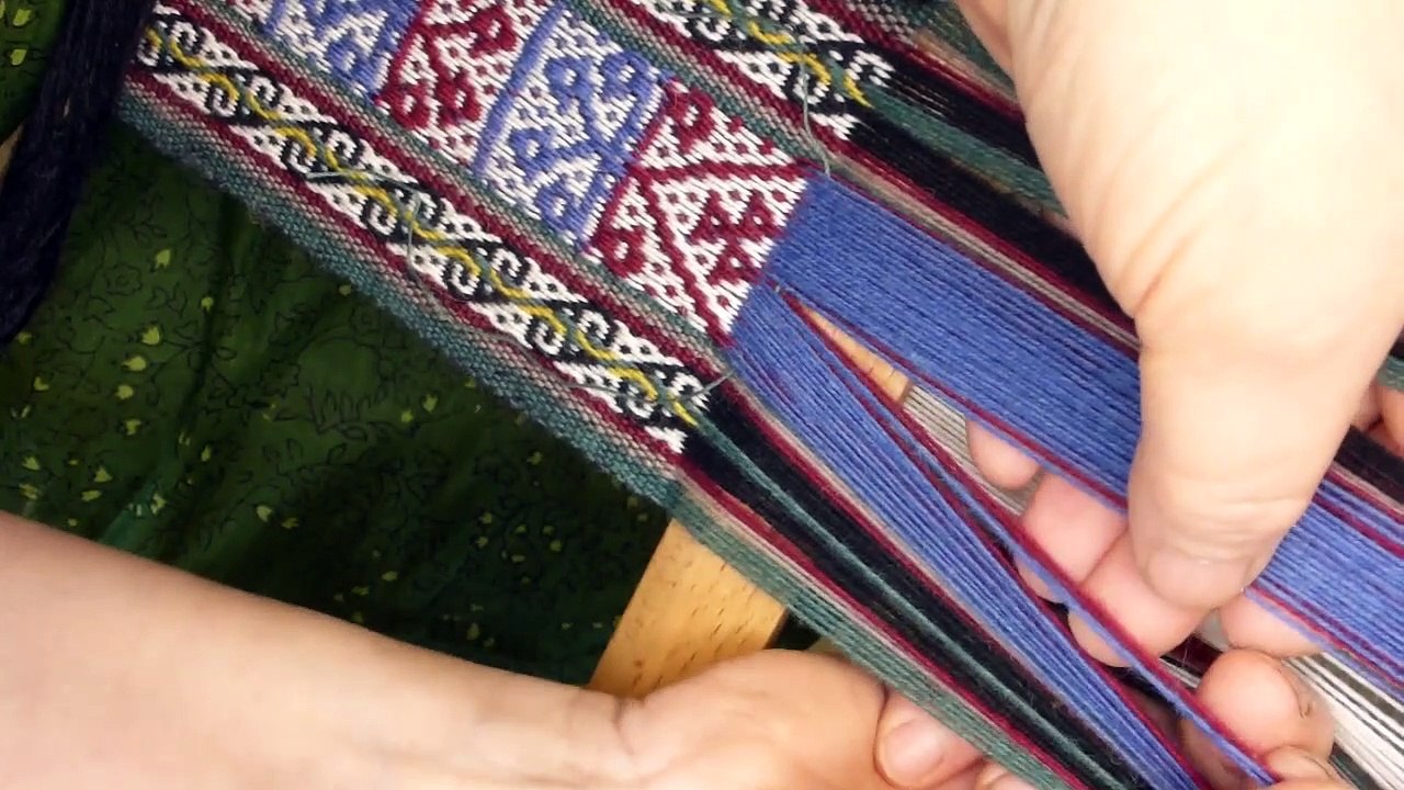 Weaving andean stepped diagonals