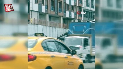 Kağıthane’de binadaki yangına hortumlu müdahale