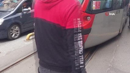 Sirkeci'de tramvay raydan çıktı, bölgede trafik yoğunluğu oluştu