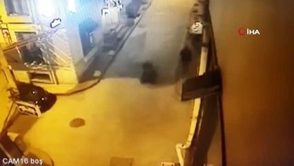 Babasına küfreden şahsı 5 yerinden bıçakladı...Kavganın yeni görüntüleri ortaya çıktı