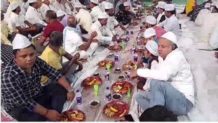सारण: छपरा में दावत-ए-इफ्तार का हुआ आयोजन, बड़ी संख्या में जुटे रोजेदार