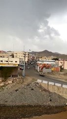"سبق" ترصد جريان أودية جراء أمطار في مركز الفرشة بتهمة قحطان