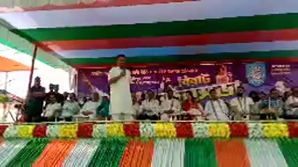 'টালির চালের ঘরে থাকেন নেত্রী মমতা ! মুখ্যমন্ত্রীর বেতনও  নেন না' : ফিরহাদ | Oneindia Bengali