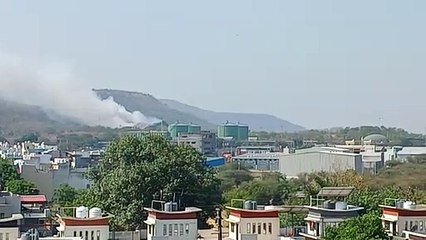 इंदौर के ट्रेचिंग ग्राउंड में लगी आग