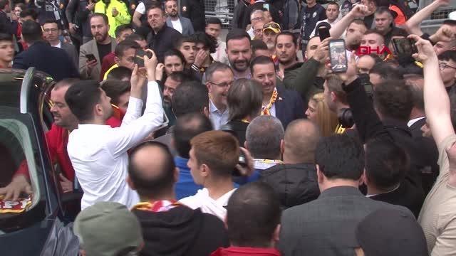 BAKAN KASAOĞLU 'İZMİR'DE SPORDAKİ ÇITAYI YUKARILARA ÇEKECEĞİZ'