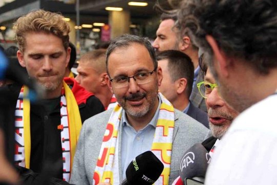 Bakan Kasapoğlu, Göztepeli taraftarla buluştu, 'İzmir'in spor markasını birlikte yükselteceğiz' dedi- Bakan Kasapoğlu: İzmir'in spor çıtasını ve...