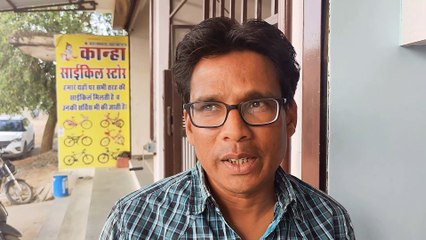 पाइप लाइन बिछाकर सड़क कर दी छलनी, साहब पानी कब आएगा