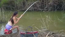 Fishing Video_Girl Fishing With Hook Traditional Hook Fishing