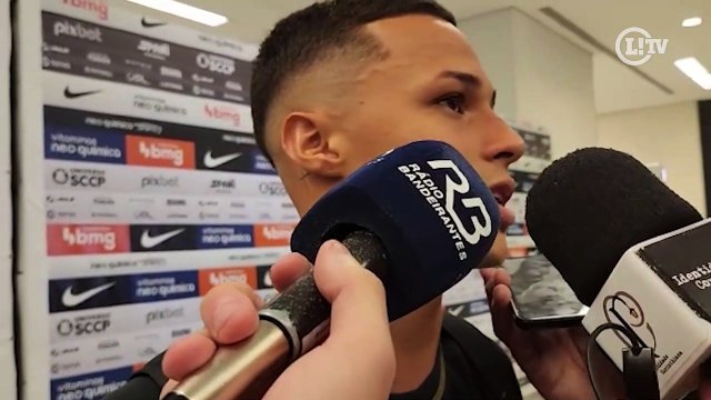 Matheus Araújo festeja primeiro gol pelo Corinthians