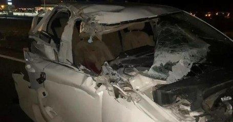 Kamyonete arkadan çarpan otomobil hurdaya döndü: 1'i ağır 2 yaralı