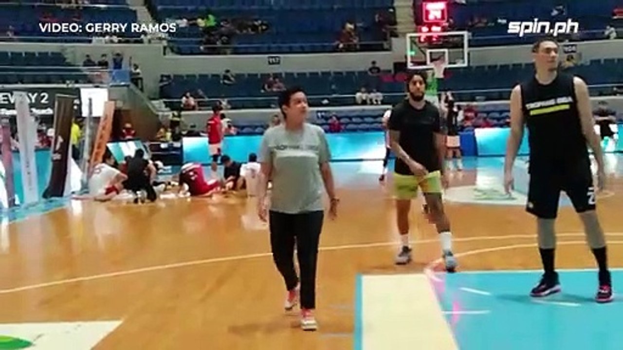 TNT's 3x3 champion coach Mau Belen shows love as she assists in practice!  #PBAFinals