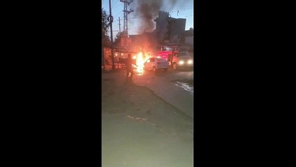 गैस रिसाव से लगी आग, कार व दो स्कूटी जली