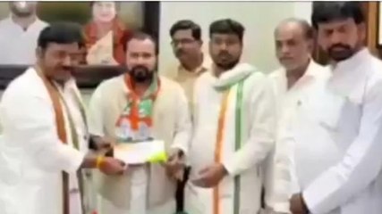 शाहजहांपुर:सपा के अल्पसंख्यक सभा के राष्ट्रीय सचिव ने थामा कांग्रेस का दामन