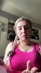 "On va te pourrir ta vie avec ton conn*rd de mari", a-t-elle lu face caméra.Amandine Pellissard dévoile le contenu d'une lettre de menace.