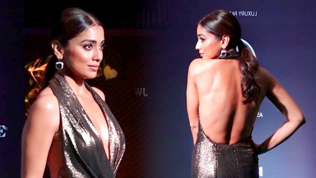 Shriya Saran Looks Stunning At Hall Of Fame Awards 2023