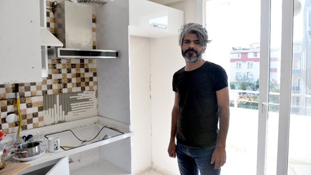 Depremde ağır hasar alan evi soydular… Hırsıza böyle seslendi Lütfen getir