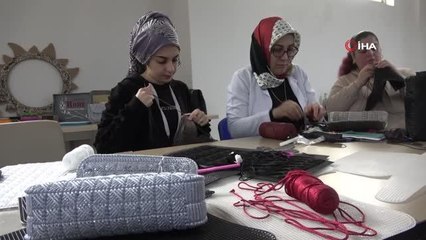 Depremin izlerini kurslarla silmeye çalışıyorlar