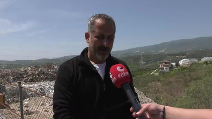 Samandağlı Depremzede: "Zeytin ve Portakal Bahçelerimizin Suyunu Karşılayan Derenin Üzerine Zehir Yüklü Asbestler Döküldü"