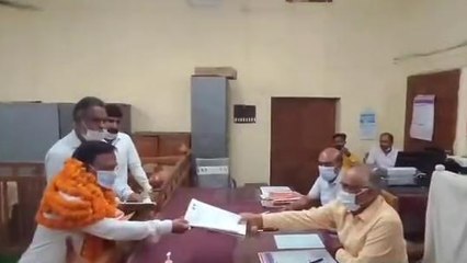 गोरखपुर: निकाय चुनाव में मेयर पद पर कांग्रेस प्रत्याशी ने किया नामांकन