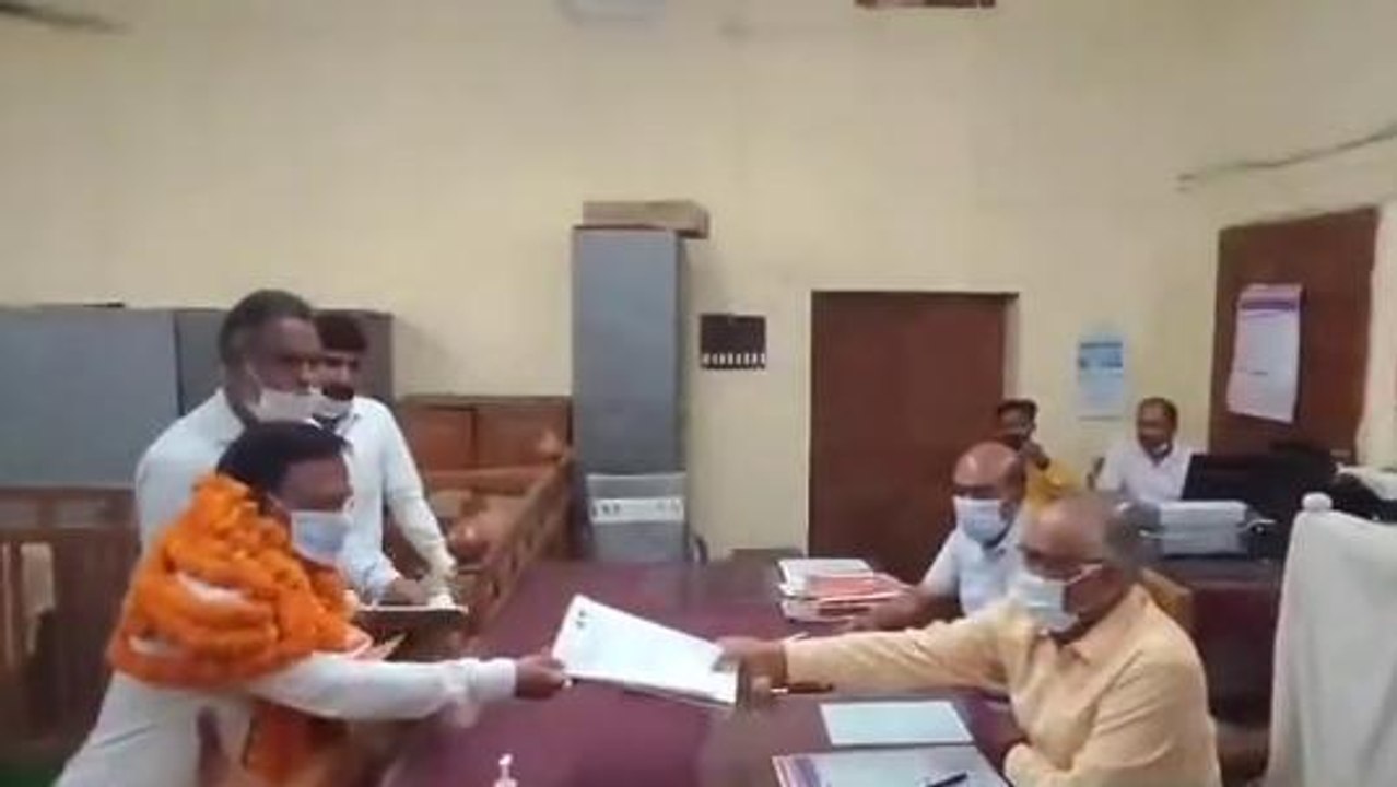 गोरखपुर: निकाय चुनाव में मेयर पद पर कांग्रेस प्रत्याशी ने किया नामांकन
