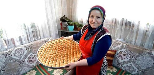 15 yıldır elinden oklava düşmüyor: Fırın değil, Hacer'in mutfağı