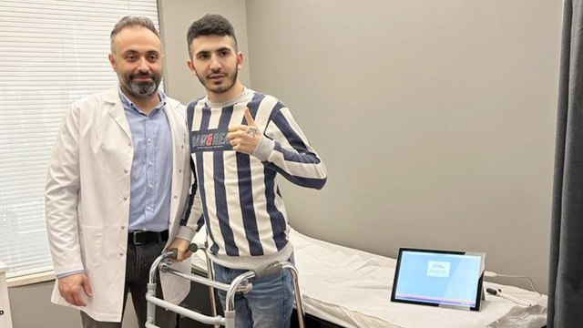 Doktorları ‘Oturabilirsen şükret’ dedi, o ayağa kalkmayı başardı