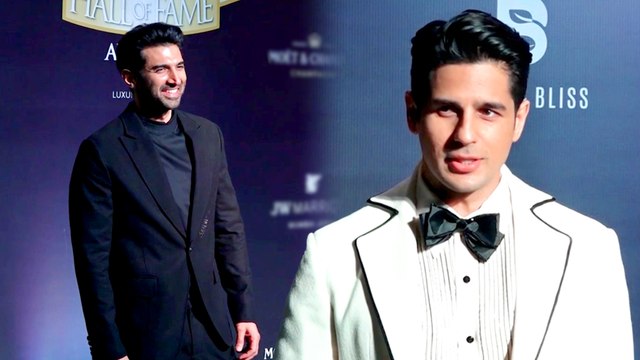 Sidharth Malhotra In A Dapper White Suit At Hello! Hall of Fame Awards 2023