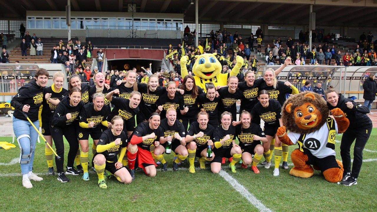 15 Treffer und Aufstiegsparty: BVB-Frauen steigen nach Schützenfest auf