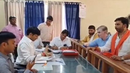 Descargar video: मैनपुरी: भाजपा प्रत्याशी सचिन वर्मा ऊर्फ छोटू ने दाखिल किया अपना नामांकन, देखें वीडियो