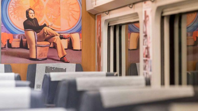Renfe homenajea a Nino Bravo en el interior de un AVE