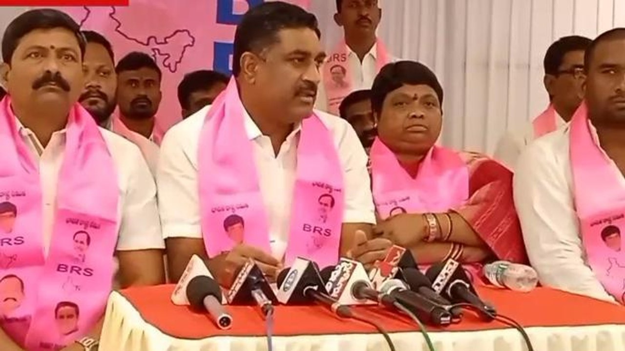 కరీంనగర్: ప్రజలకు ఎమ్మెల్యే ఈటల క్షమాపణలు చెప్పాలి..!