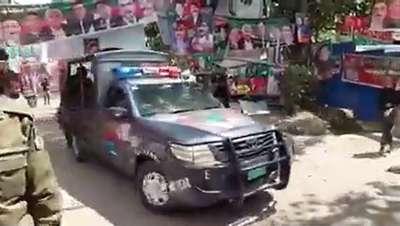 عمران خان صاحب لاہور ہائی کورٹ میں پیشی کے بعد گھر واپس پہنچ گئے