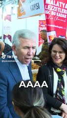 Mansur Yavaş elini öptürmeyince eşi araya girdi: 'Yaşlı hissediyormuş, ondan öptürmüyor'