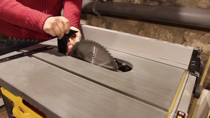 Le couteau diviseur de la scie sur table: c’est pas pratique !