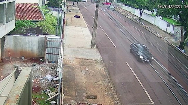 Câmera flagra acidente que deixou motociclista ferido na rua Nereu Ramos